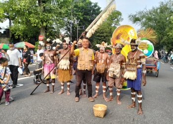 Atraksi Suku Asmat Papua Semarakkan CFD Kota Solo