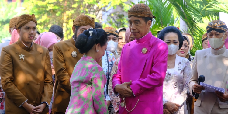 Jokowi Ngunduh Mantu Kaesang Keluar Kediaman Pasang Bleketepe