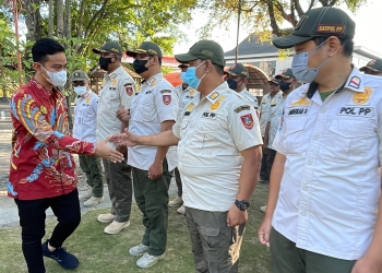 Ada Banser , Saat Gibran Rakabuming Raka pimpin Apel Gelar Pasukan Pengamanan Natal 2022 dan Tahun Baru 2023 