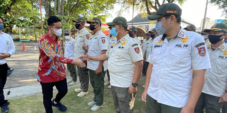 Ada Banser , Saat Gibran Rakabuming Raka pimpin Apel Gelar Pasukan Pengamanan Natal 2022 dan Tahun Baru 2023 