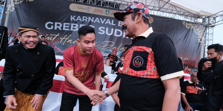 Wisata Gerebeg Sudiroprajan Solo Sudah 16 Tahun Masih Jadi Daya Tarik , Kali Ini Gibran Yang Membuka