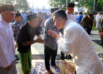 Gibran di Balkot Jokowi di Syekh Zayed , Sholat Ied Keluarga Presiden