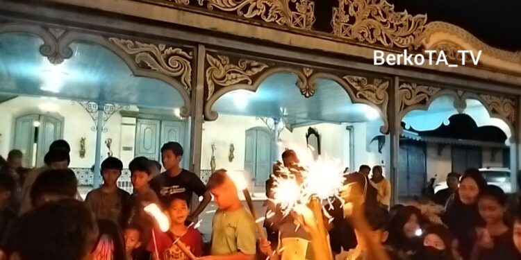 Iedul Fitri 1444 H , Takbiran Keliling Kompleks Keraton Kasunanan Solo