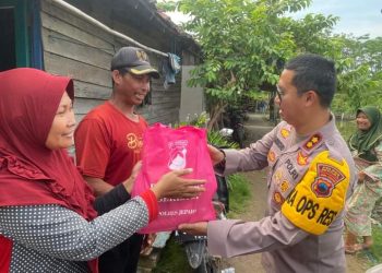 Polres Jepara Gelar Patroli Sinergitas TNI-Polri Sekaligus Bagikan Bansos