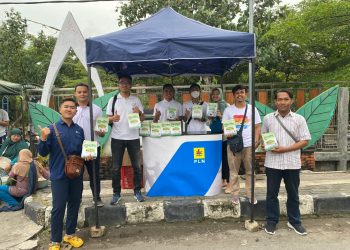 PLN Sumberlawang Lakukan Promosi Sambil Berbagi Takjil