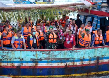 Tradisi Pesta Lomban Sebagai Ungkapan Rasa Syukur atas Berkah Hasil Laut