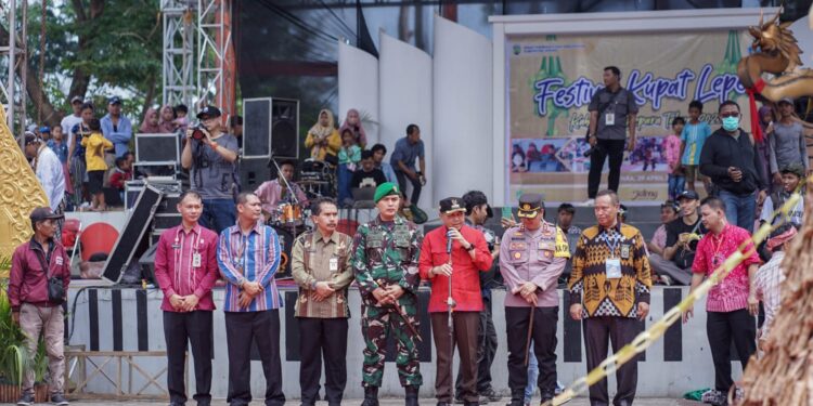 Festival Kupat Lepet di Pesta Lomban Jepara Jadi Rebutan Warga