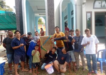 Meriahkan Lomban Ketupat, Remaja Mushola Di Jepara Adakan Festival Panjat Bambu