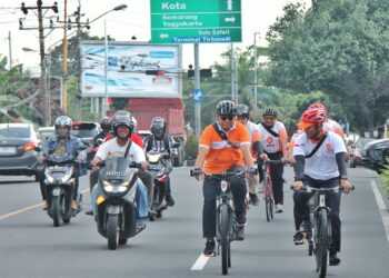 Nggowes Sepeda, 8 Pengurus PKS Kota Surakarta Daftarkan Bakal Calon Anggota DPRD ke KPUD Kota Surakarta