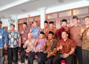 UMAR HASYIM : SIAP TAAT..!!! POLITISI MUHAMMADIYAH WAJIB TAAT PHIWM HASIL MUKTAMAR 44 TAHUN 2000