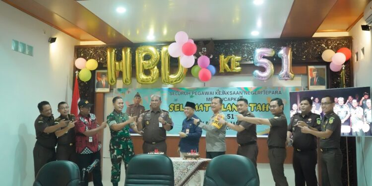 Dandim 0719/Jepara Bersama Forkopimda Beri Kejutan di Ultah Ke- 51 Kejari Jepara