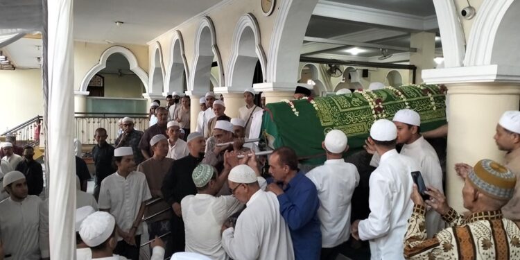 PDIP Solo Berduka , Pak Dullah Pentet Wafat , Pak Rudi Tak Bisa Tahan Air Mata