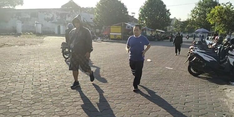 Jumat Sehat , Umar Hasyim Menyapa Warga di Alkid Keraton Solo. ( Caleg PAN DPR RI Dapil 5 Jateng )