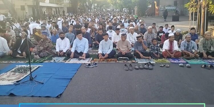Sholat Iedul Adha di Solo, Muhammadiyah Gelar di 88 Lokasi, Ribuan Umat Padati Jalan Veteran