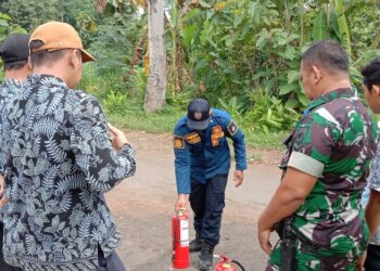 Antisipasi Bahaya Kebarakaran, Babinsa Sukosono Ikut Pelatihan Penggunaan APK