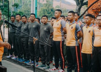 Sambut Hari Bhayangkara Ke- 77, Anggota TNI – Polri Jepara Bersih-Bersih Museum R.A Kartini
