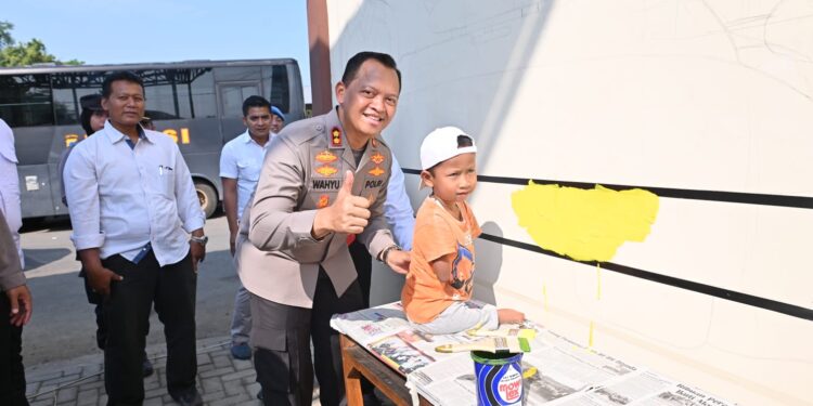 Peringati Hari Bhayangkara, Belasan Tim Seniman Ikuti Lomba Mural