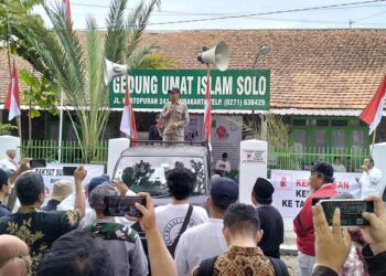 Aksi Damai ” People Power ” di Solo, ada Orasi Mudrick – M.Taufik dan Sutoyo Abadi