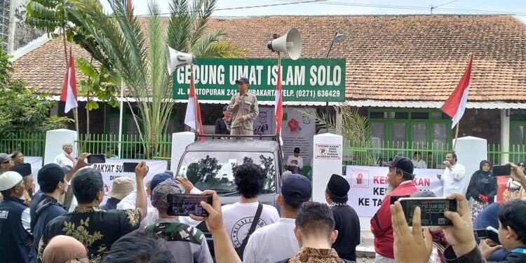 Aksi Damai ” People Power ” di Solo, ada Orasi Mudrick – M.Taufik dan Sutoyo Abadi