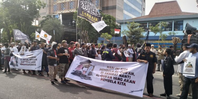 Aksi Demo Insiden Pembakaran Al Qur’an di Gladag Solo