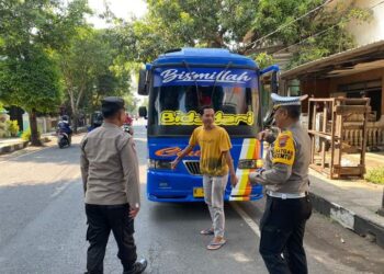 Satgas Preemtif Ops Patuh Candi Polres Jepara, Berikan Himbauan Tertib Berlalu Lintas Ke Pengemudi Angkutan Umum