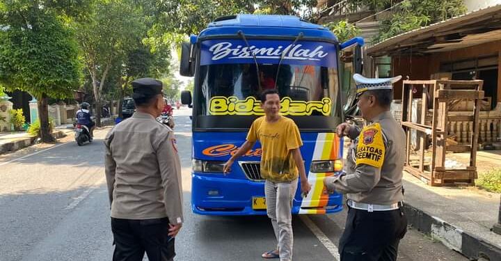 Satgas Preemtif Ops Patuh Candi Polres Jepara, Berikan Himbauan Tertib Berlalu Lintas Ke Pengemudi Angkutan Umum