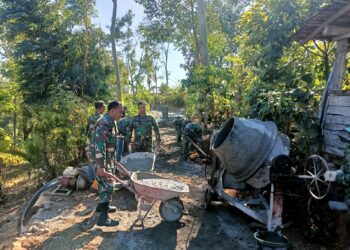 Tinggal Sepekan Lagi, Satgas TMMD Kodim 0719/Jepara dan Warga Terus Kebut Pengecoran Jalan
