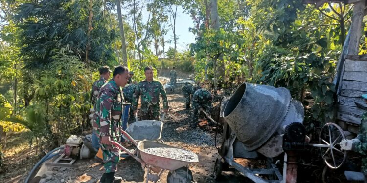 Tinggal Sepekan Lagi, Satgas TMMD Kodim 0719/Jepara dan Warga Terus Kebut Pengecoran Jalan