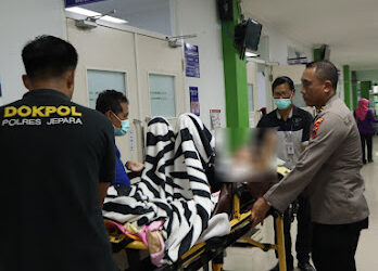 Ambulans Polres Jepara Antar Jemput Remaja yang Tersengat Aliran Listrik ke Rumah Sakit