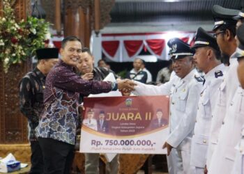 Hadiri Resepsi Kemerdekaan, Dandim 0719/Jepara Turut Serahkan Hadiah Pemenang Lomba Desa
