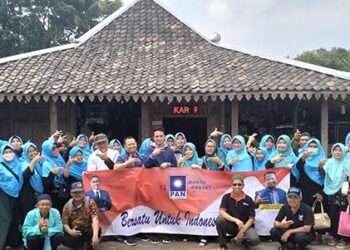 Relawan Pendukung Umar PAN , Emak Emak ” Tombo Ati ” Jebres Diajak Piknik ke Rawa Jombor Klaten