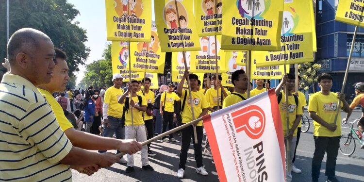 CFD Solo Digemparkan Event Bagi Bagi Ayam dan Telur Oleh Pinsar