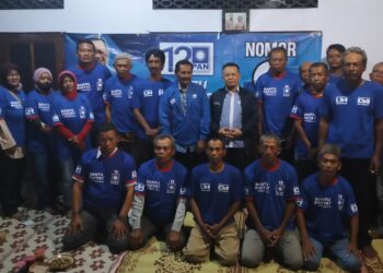 Dapat Wejangan Dari Sesepuh Relawan , Caleg PAN Umar Hasyim Terharu dan Siap Menunaikan