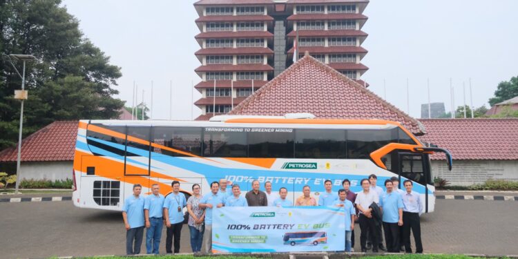 Kolaborasi Inovatif FTUI dan PT Petrosea Tbk,Konversi Bus Diesel UI Menjadi Bus Listrik Ramah Lingkungan