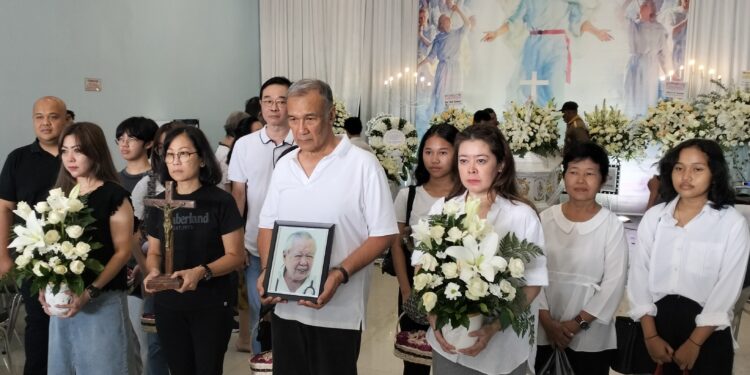 Takziah Dokter Lo di Thiong Ting , Dipuja-puji Sampai Mati Wong Solo