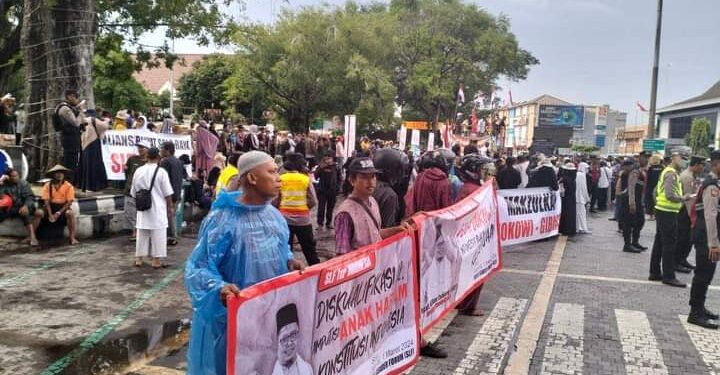 GNPK Solo Gelar Aksi Demo Didepan Kantor Gibran