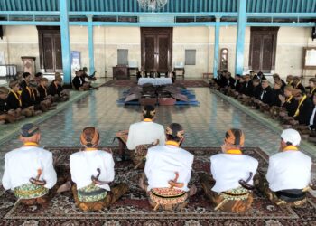 Grebeg Syawal 1445 H Keraton Surakarta Minim Penonton , Gunungan Disikat Kurang Semenit