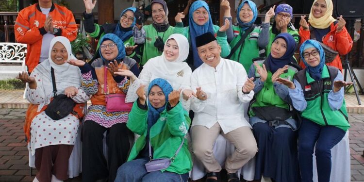 Menjalin Silaturahmi Dengan Semua Kalangan