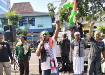 Habib Demo Pimpin Aksi Free Palestine di Bundaran Gladag