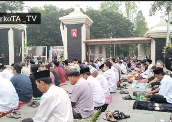 Sholat idul adha MTA dihadiri 35 Ribu Jamaah , Manahan Full