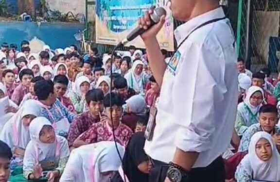 Wartawan Bekali Pelajar SMPN 15 Depok Pengetahuan Cerdas dan Bijak Bermedia Sosial