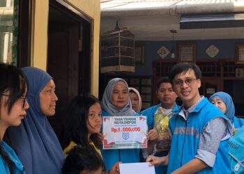 Siswi SDN Curug 2 Depok Dapat Bantuan Pendidikan
