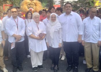 Ribuan Warga Sambut Bowo-Wardi Saat Daftar ke KPU