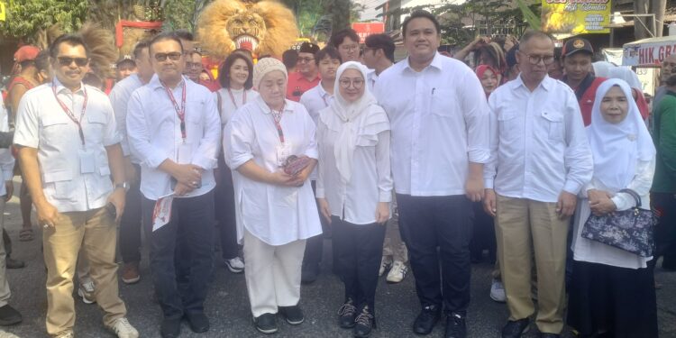 Ribuan Warga Sambut Bowo-Wardi Saat Daftar ke KPU