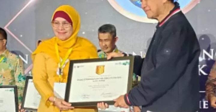 Disdukcapil Kota Depok Raih Penghargaan Public Service of The Year Jabar Banten 2024