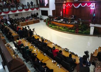 Tokoh Nasional Hadiri Pelantikan DPRD Solo , Gibran Absen