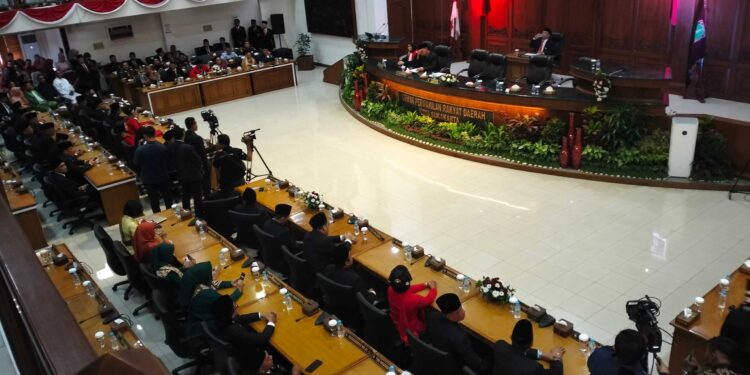 Tokoh Nasional Hadiri Pelantikan DPRD Solo , Gibran Absen