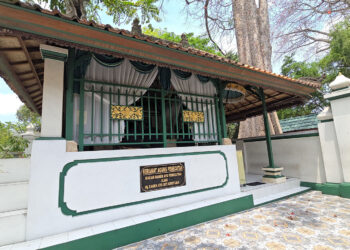 Wisata Religi Diskominfo dan Awak Media Sragen di Makam Raden Ayu Siti Khotijah di Kota Denpasar