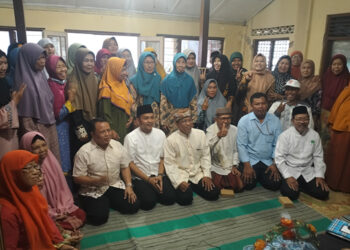 Cawalkot Solo Respati Ardi Dibawa Umar Hasyim Temui Ibu-ibu Aisyiyah di Jebres ,  Janji Tambah Psikiater di Posyandu