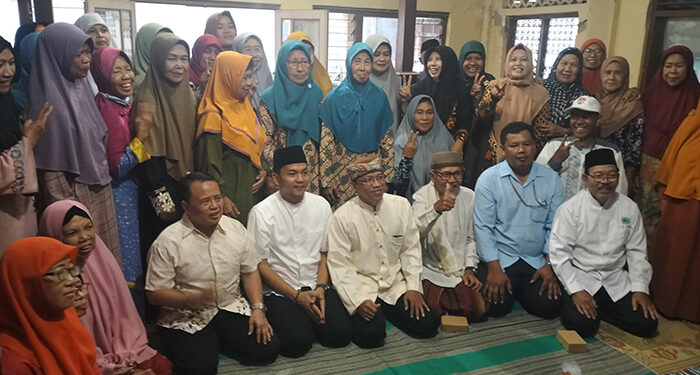 Cawalkot Solo Respati Ardi Dibawa Umar Hasyim Temui Ibu-ibu Aisyiyah di Jebres , Janji Tambah Psikiater di Posyandu